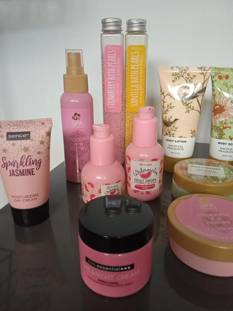 Gran lote de productos de belleza, suero, crema, exfoliante, sal de baño – photo 2